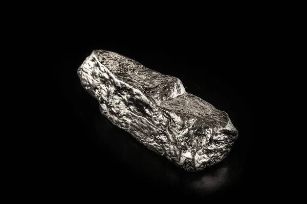 Оловянный Камень Черном Изолированном Фоне Промышленная Руда — стоковое фото