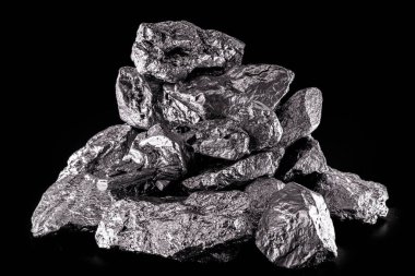 Paladyum, katı halde oda sıcaklığında büzülen kimyasal bir elementtir. Endüstride kullanılan metal. Mineral çıkarma kavramı.