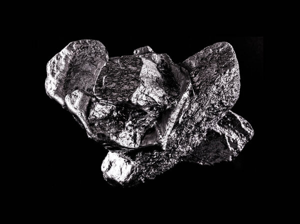 Палладий химический элемент, который при комнатной температуре сжимается в твердом состоянии. Металл, используемый в промышленности. Концепция добычи полезных ископаемых.