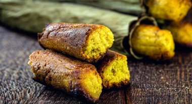 Brezilya mısır ekmeği, geleneksel olarak Portekiz, Galiçya ve Brezilya 'da yapılan bir mısır ve buğday ekmeğidir..