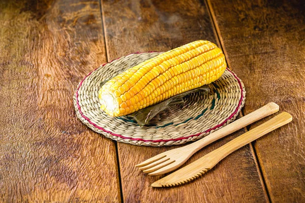 Boiled Corn Cob Rustic Wooden Table Recycled Wood Graphs Bamboo — Stock Photo, Image