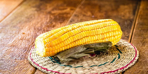 Boiled Corn Cob Rustic Wooden Table Typical Brazilian Venezuelan Dessert — Stock Photo, Image