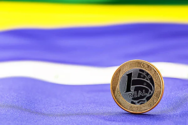 Una Moneda Real Brasileña Con Bandera Brasil Fondo Imagen Fondo — Foto de Stock