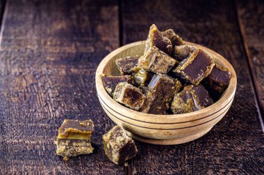 Şeker, parçalanmış şeker, çeşitli tatlar. Brezilya Rapadura 'sı, ülkenin kuzeydoğusundan tatlı..
