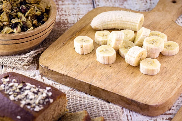 Plátano Rodajas Maceta Madera Comida Saludable Ingrediente Para Pan Vegano — Foto de Stock