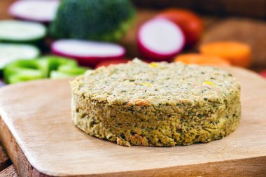 Kızarmış vejetaryen hamburger, tatlı ya da etsiz aperatif. Sebze, nohut, soya ve proteinden ev yapımı. Vejetaryen hayatı ve vejetaryen yemek konsepti.