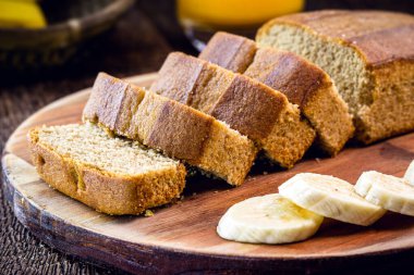 Ev yapımı vejetaryen ekmeği, laktoz ya da hayvan ürünleri olmadan. Muz aromalı. Sağlıklı vejetaryen yaşam konsepti