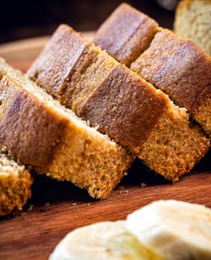 Ev yapımı vejetaryen ekmeği, laktoz ya da hayvan ürünleri olmadan. Muz aromalı. Sağlıklı vejetaryen yaşam konsepti