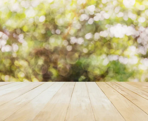 Boşluk veya tablo üstten görünüm doğa yeşil bokeh ağaç backgro üzerinde boş