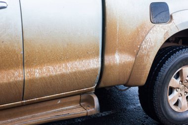 Kupa ve toz kapağı, kirli veya kirli araba rainny s