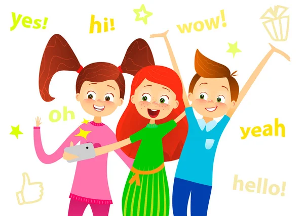 Karakter anak-anak kartun. Anak-anak tersenyum, membuat selfie. Gadis dan anak yang bahagia menikmati selfie dengan kamera foto. Foto anak. Karakter murid muda yang ceria. Pria manis dengan teman-teman. Datar vektor  . Stok Vektor Bebas Royalti