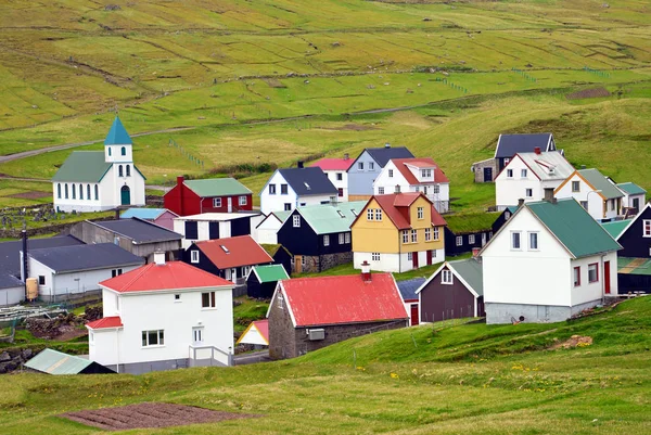 Wieś Gjógv na Wyspach Owczych — Zdjęcie stockowe