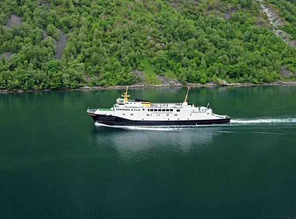 Ferry of the shipping company Fjord1 on the Geiranger fjord in Norway — Stock Photo, Image