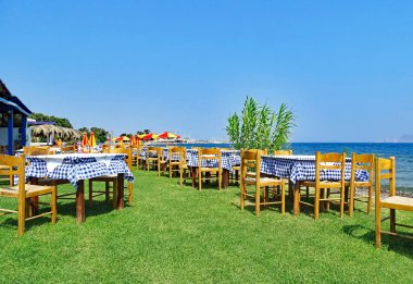 Masa ve sandalye Kos (Yunanistan Deniz) 