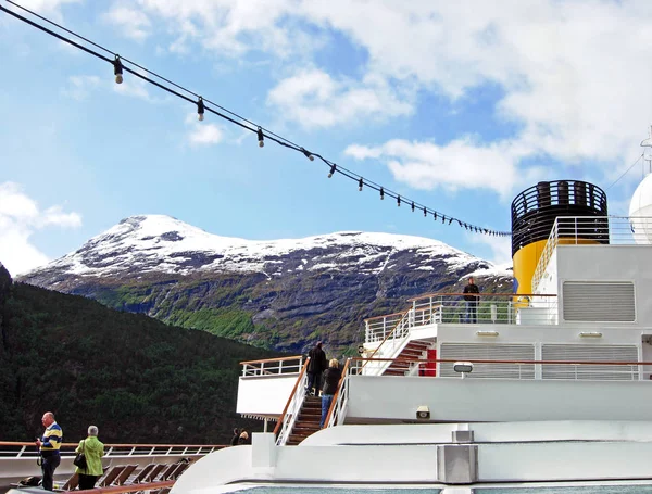 A luxushajó Costa Magica a a Geirangerfjord, Norvégia — Stock Fotó