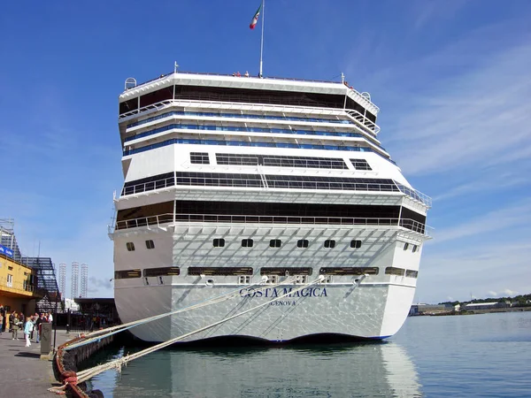 Круизное судно Costa Magica пришвартовалось в порту Ставангер (Норвегия) ) — стоковое фото