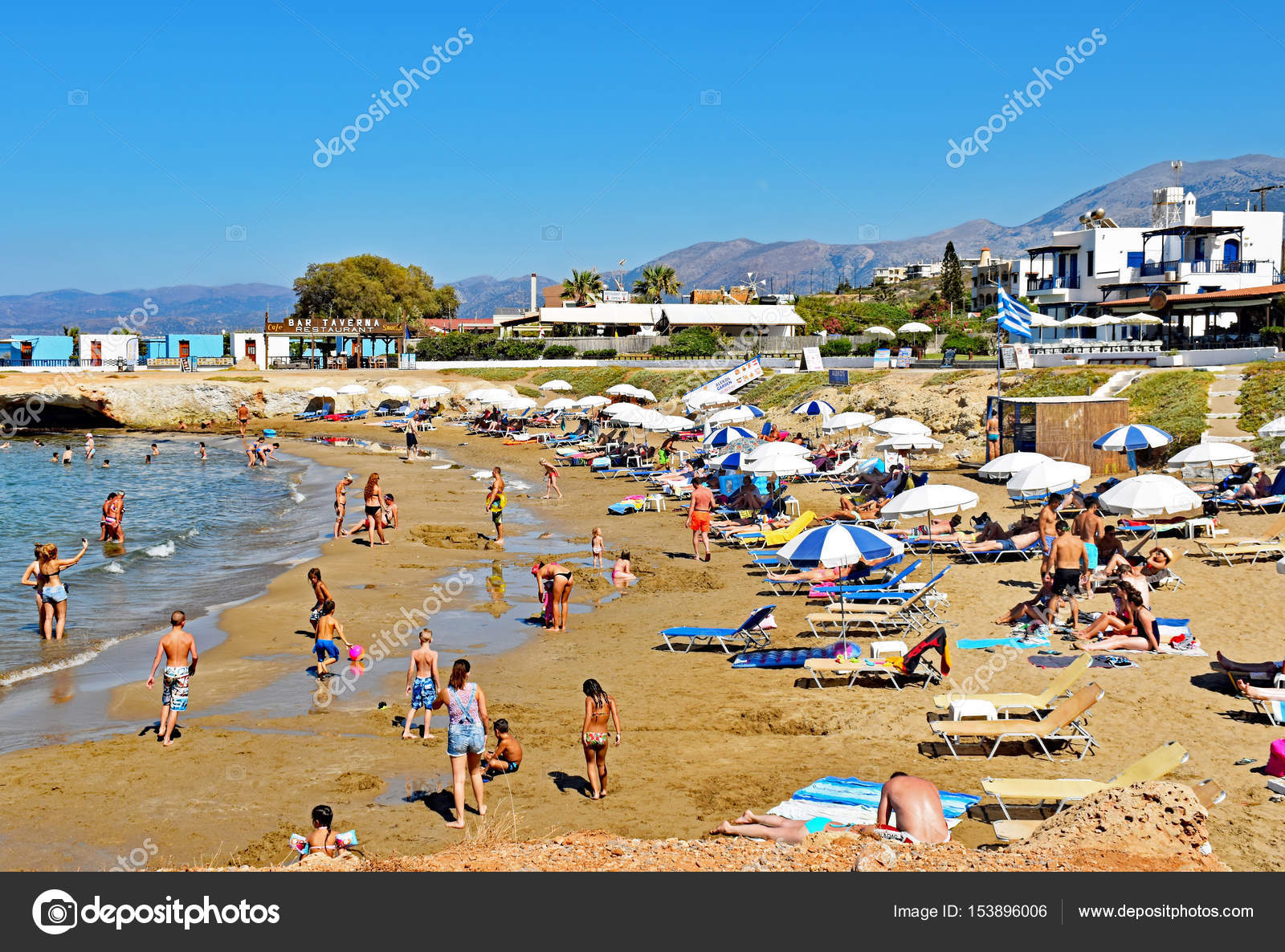 Molte Persone Godono Di Un Giorno Destate Presso La