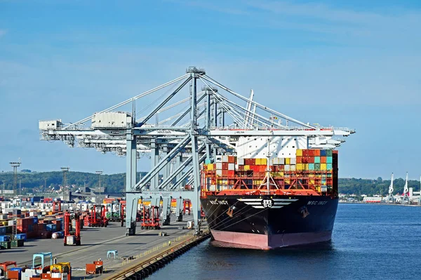 集装箱船 Msc Ingy 已停靠在港口的奥胡斯 （丹麦) — 图库照片