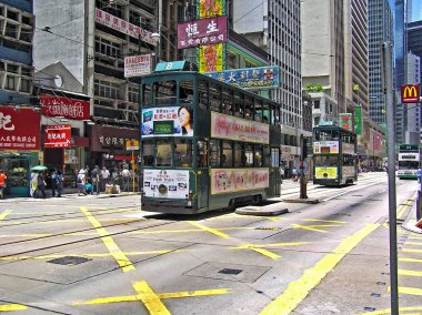 Bir sokak Hong Kong, Merkez ilçe ile Çift-katlı-tramvay çalışır