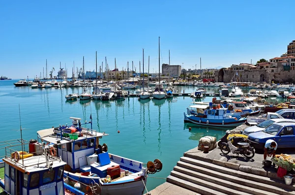 Oude Venetiaanse haven van Heraklion op het eiland Kreta, Griekenland — Stockfoto