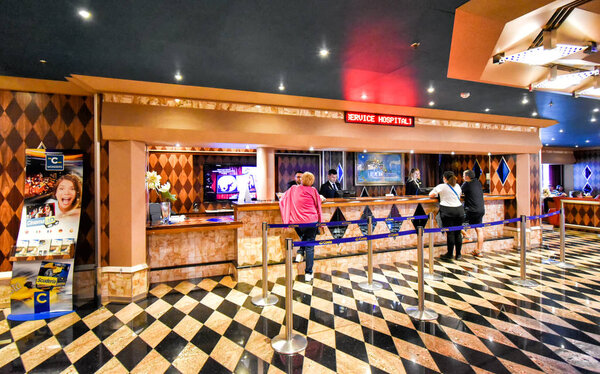 Северное море - 19 июля 2017 года: Гости у стойки регистрации на борту круизного лайнера Costa Favolosa судоходной компании Costa Cruises
