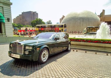 Tsim Sha Tsui, Hong Kong 9 Şubat 2016: Bir Rolls Royce Phantom lüks otel 