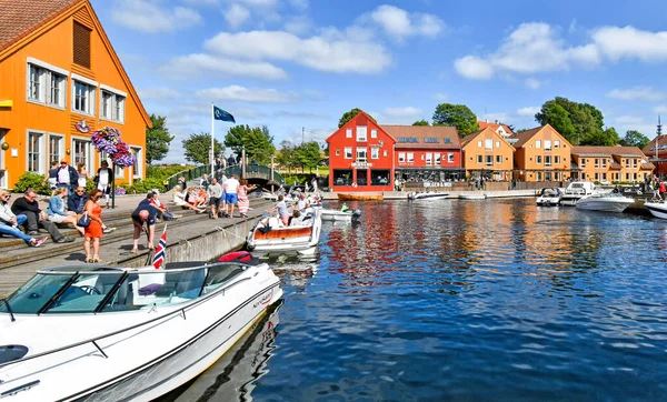Kristiansand Noruega Julio 2017 Barcos Motor Navegan Por Canal Distrito — Foto de Stock