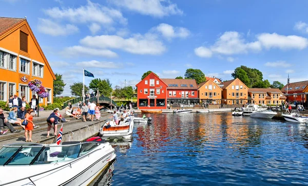 Kristiansand Norvegia Luglio 2017 Barche Motore Navigano Canale Nel Distretto — Foto Stock