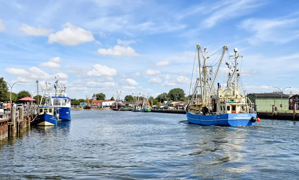 2018年8月1日 一艘渔船进入德国北弗里斯兰的布苏姆港 — 图库照片