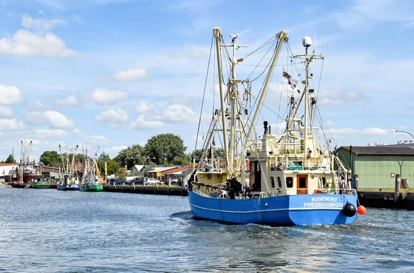 Büsum August 2018 Ein Fischerboot Läuft Den Hafen Von Büsum — Stockfoto