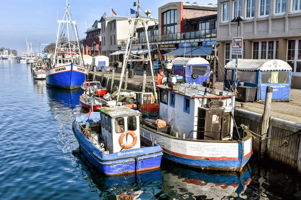 Warnemünde Juli 2017 Kleine Fischerboote Liegen Fischereihafen Alter Strom Ostseebad — Stockfoto