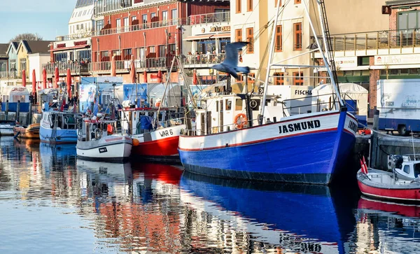 Warnemunde Alemanha Julho 2017 Pequenos Barcos Pesca Encontram Porto Pesca — Fotografia de Stock