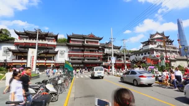 Strada Chenghuangmiao cu călători și clădiri în stil pagoda — Videoclip de stoc