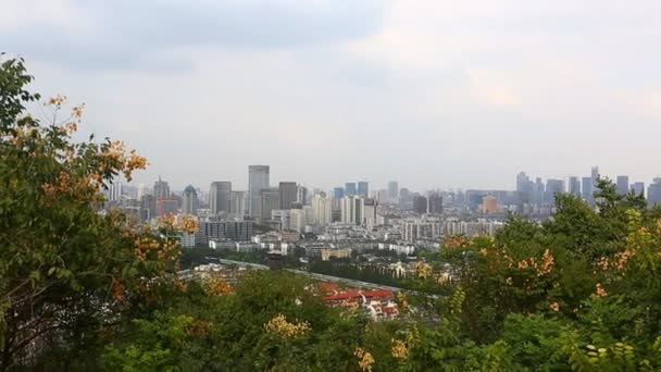 Сучасне місто skyline та офісних будівель в Ханчжоу — стокове відео