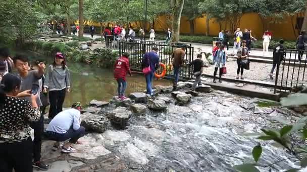 Lingyin tempel tuin in Hang Zhou — Stockvideo