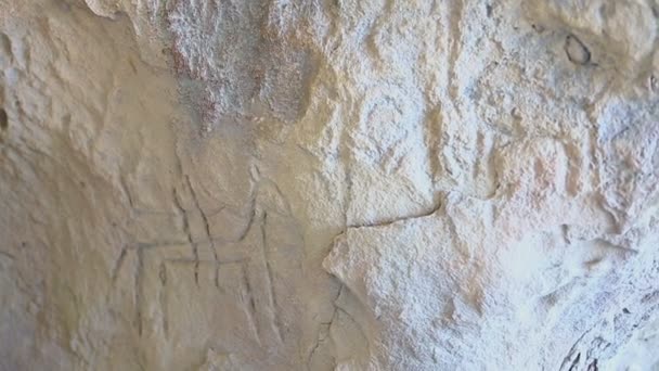 Історичні petrographs. Різьбою, спорудженому 10 000 до нашої ери в Гобустан, Азербайджан. — стокове відео