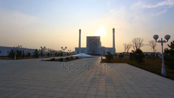 Beautiful white Minor mosque in Tashkent — Stock Video