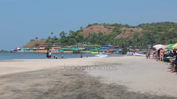 ARAMBOL, GOA, INDE - NOVEMBRE 2017 : Vue de la plage d'Arambol dans la soirée, Goa, Inde le 23 NOV 2017 . — Video