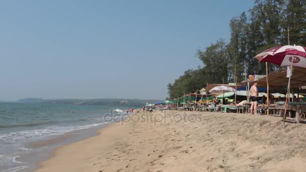 Arambol, Goa, Indien - November, 2017:View av Arambol Beach på kvällen, Goa, Indien den 23 Nov 2017. — Stockvideo