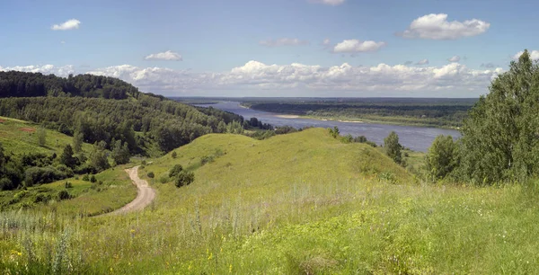 Russische Landschaft. Blick auf den Fluss Oka Stockfoto