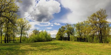 Nijniy Novgorod eteklerinde bahar manzara