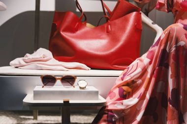 Paris'te lüks mağaza fantezi vitrin