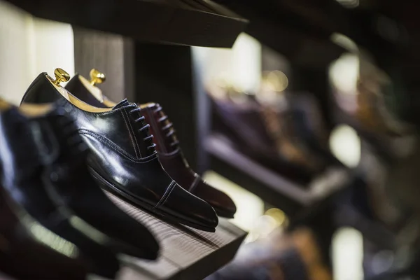 Мужская Обувь Роскошном Магазине Париже — стоковое фото