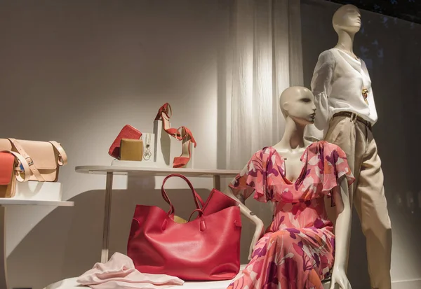 Элегантная Женская Одежда Роскошном Магазине Париже — стоковое фото