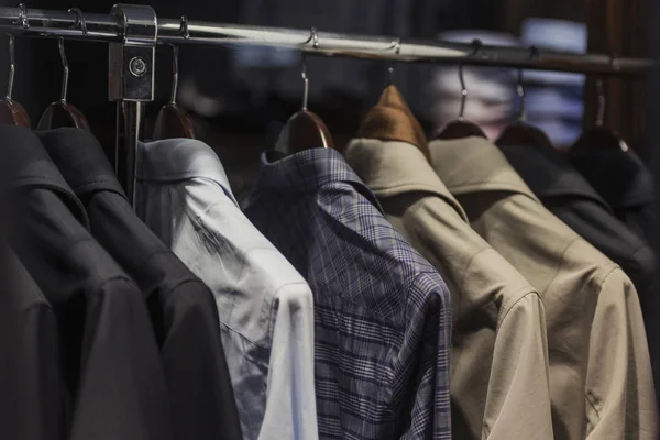 Muži Obleky Obchodě Paříži — Stock fotografie
