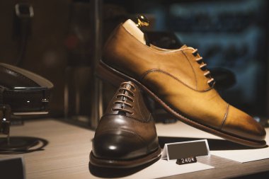 Erkek ayakkabıları Paris'te lüks dükkan