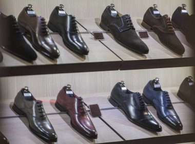 Erkek ayakkabıları Paris'te lüks dükkan