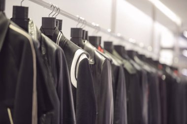 Paris'te bir mağazada ceket