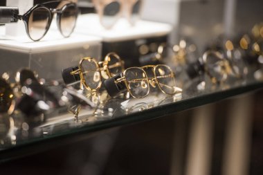 Bir mağaza Paris'te lüks gözlük
