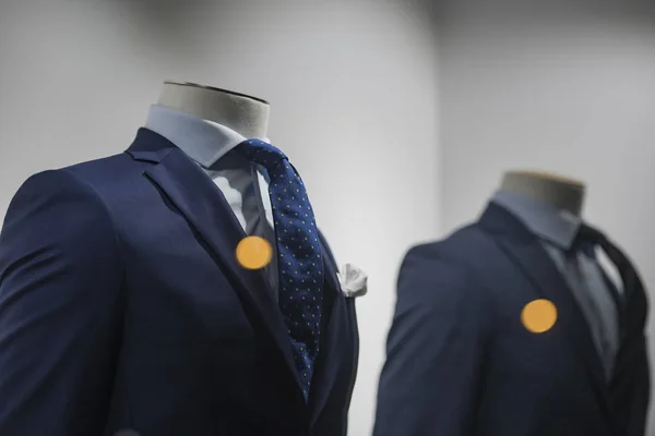 Des Costumes Hommes Élégants Dans Magasin Paris — Photo